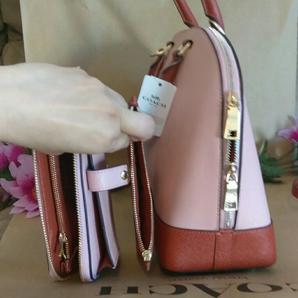 NWT Coach purse bag crossbody w/ wallet set - Picture 4 of 8